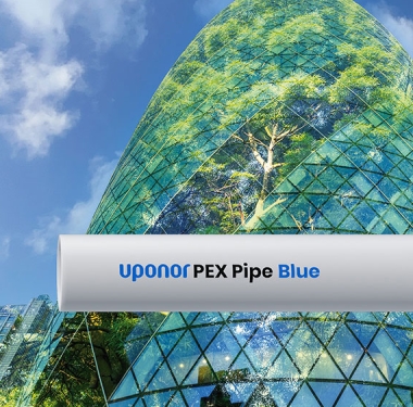 Uponor PEX Pipe Blue mit einem um bis zu 90% reduzierten CO2-Fußabdruck im Vergleich zu PEX-Rohren als fossilen Rohstoffen