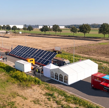 Bredenoords hybride Energieversorgungslösung auf freiem Feld.
