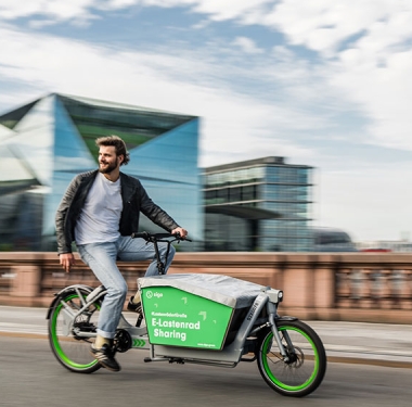 Die E-Lastenräder von sigo transportieren bis zu 60 Kilogramm und werden per App ausgeliehen