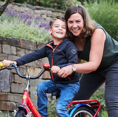 Emil und seine Mama bei einem Aufenthalt im Kinder- und Jugendhospiz Balthasar. (Foto: Kathrin Menke)