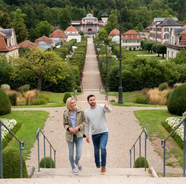 Spaziergang im Kurgarten in Bad Brückenau. © Bayerisches Staatsbad Bad Brückenau