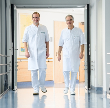 Prof. Dr. Niels Reinmuth (links) und Dr. Wolfgang Gesierich (rechts)