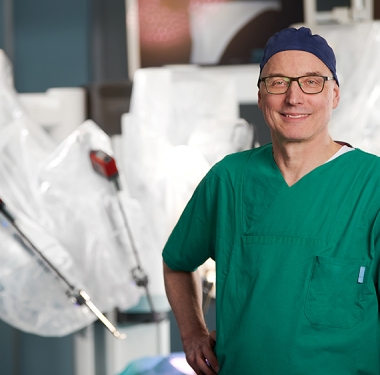 Priv.-Doz. Dr. med. Jörn H. Witt, Chefarzt der Klinik für Urologie, Kinderurologie und Urologische Onkologie am St. Antonius-Hospital Gronau und Leiter des PZNW – ProstataZentrum NordWest ist ein international anerkannter Experte für roboterassistierte Ch