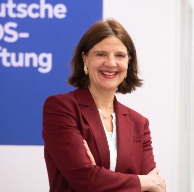 ANNE VON FALLOIS, Geschäftsführende Vorstandsvorsitzende der Deutschen AIDS-Stiftung