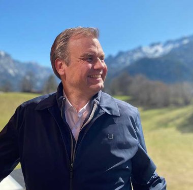 Dr. Andreas Färber, Inhaber des Artemacur Gesundheitszentrums und Klosterhofs Alpine Hideaway Spa im PURORT Bad Reichenhall / Bayerisch Gmain.