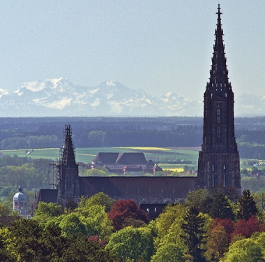 Hoch hinaus, um weit zu blicken: Die Innovationsregion Ulm macht’s möglich. Foto: Gerhard Kolb