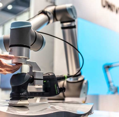 Hand in Hand mit dem Menschen – die neue e-Series-Plattform von Universal Robots