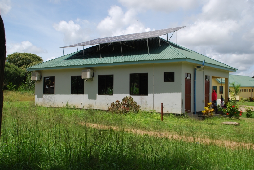 Das Health Centre Nagaga im Masasi Distrikt wurde im Rahmen der Klimapartnerschaft mit dem Enzkreis mit einer 17 kWp PV-Anlage ausgestattet und kann somit unabhängig von der öffentlichen Stromversorgung betrieben werden.