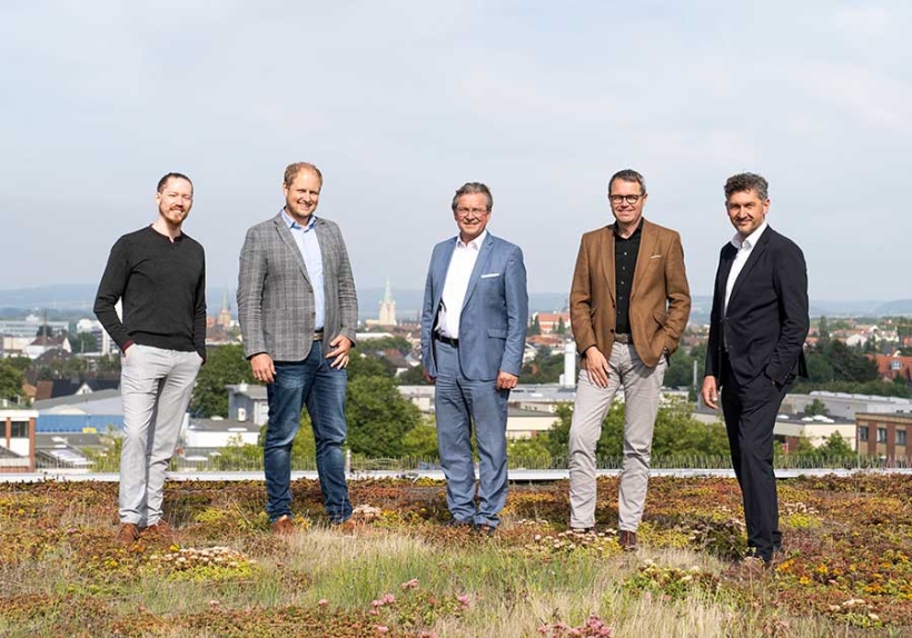 Maximilian Erdmann (Gründer & Geschäftsführer Vaira), Florian Röhrs (BREMER AG), Bürgermeister Michael Dreier, Michael Dufhues (Vorstand BREMER AG) und Frank Wolters (Geschäftsführer der Wirtschaftsförderung Paderborn). 