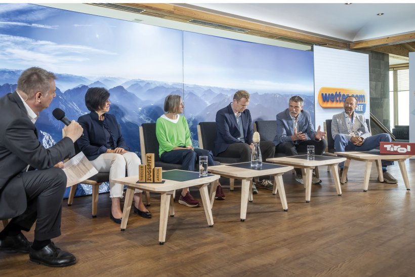 Der 3. AlpenKlimaGipfel fand einmal mehr auf der Zugspitze statt und regte mit verschiedenen Formaten wie Diskussionsrunden, Keynotes oder Live-Podcasts zum Nachdenken an.