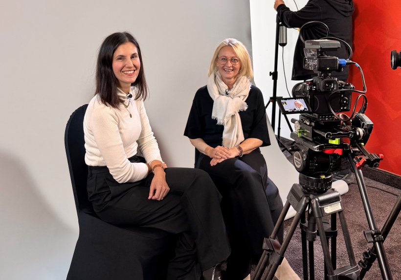 PD Dr. med. Aylin Garip-Kübler (li.) und Patientin Maria P.