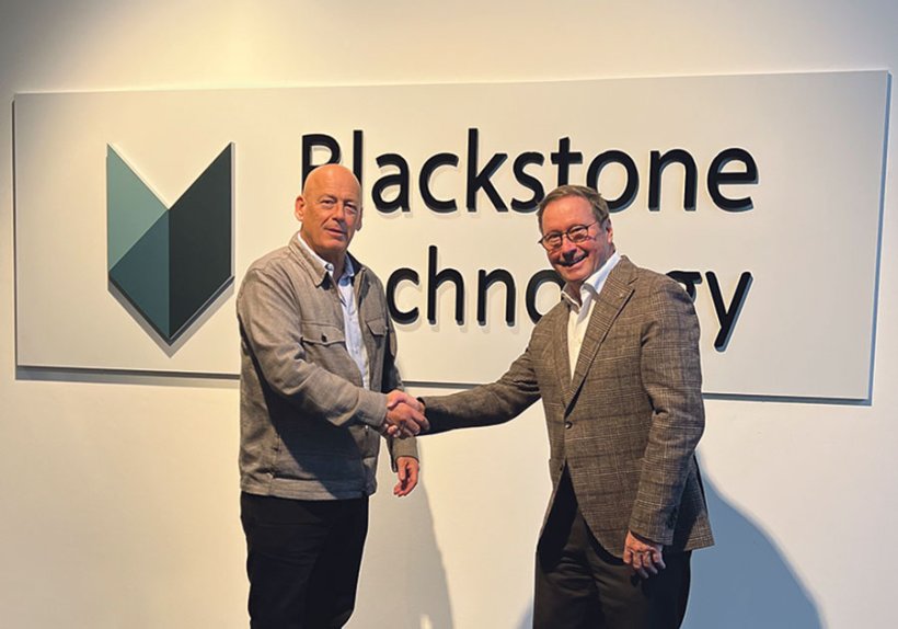 David Batstone (links), neuer CEO der Blackstone Technology Holding AG mit Ulrich Ernst, CEO, Gründer und Präsident des Verwaltungsrates der Blackstone Resources AG