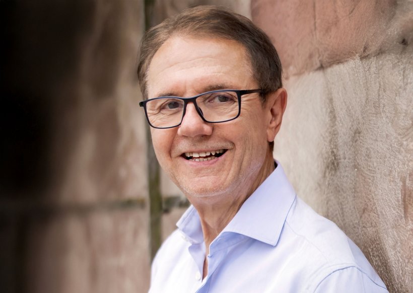 Dr. Erik Senger ist Dermatologe und Autor des Buches „Rejuvenation-Code: Wie Verjüngung gelingt“. Auf dem Foto ist er 72 Jahre alt.