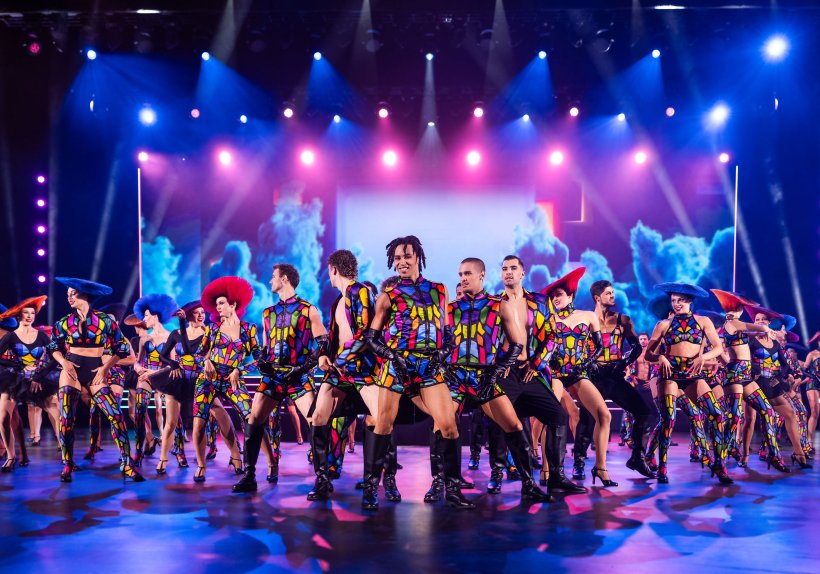 Lucis Traumwelt ist ein euphorischer Rausch aus Farben, Tanz und Freude.