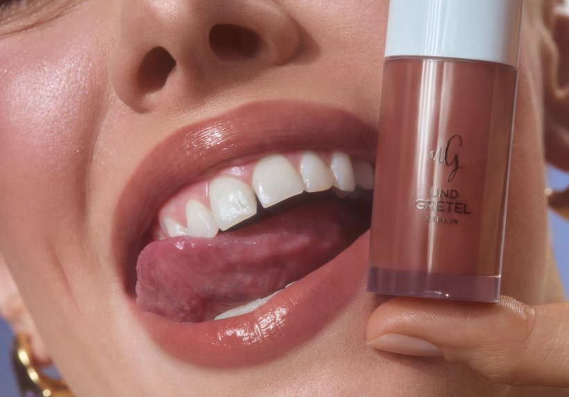 GLIZ – Vegan Lip Oil. GLIZ – Vegan Lip Oil.