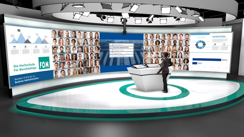 Die Lehrveranstaltungen werden auch aus dem virtual classroom im FOM Hauptstudio gesendet. Hier steht auch eine 13 Meter breite Medienwand für die Lehre zur Verfügung. (Bild: FOM)