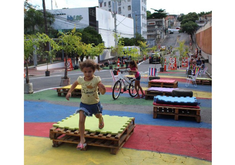 Straßen sind für alle da: Die Einrichtung von 30km/h-Zonen in Belo Horizonte schafft neuen öffentlichen Raum, Foto: ITDB Brasil Straßen sind für alle da: Die Einrichtung von 30km/h-Zonen in Belo Horizonte schafft neuen öffentlichen Raum, Foto: ITDB Brasil