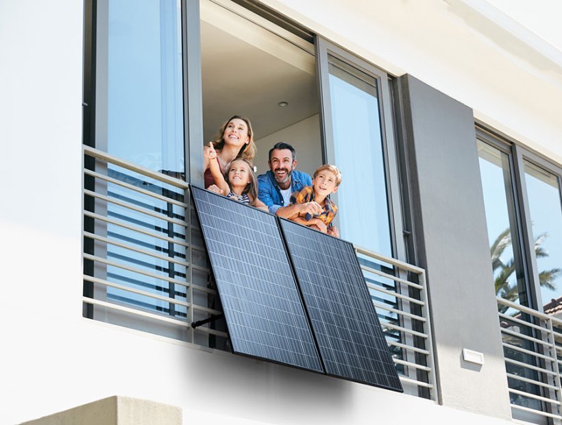 Die Wechselrichter von APsystems machen den Betrieb von Balkon-Solaranlagen zum Kinderspiel.