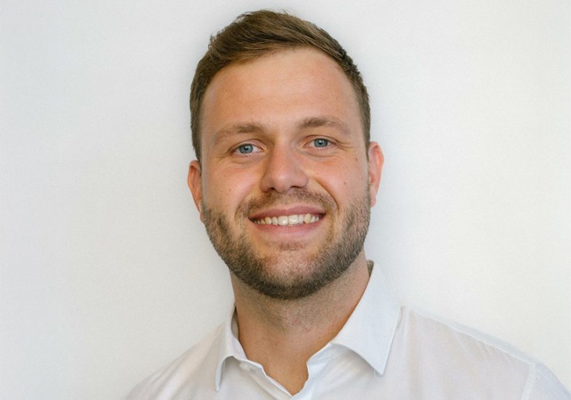 SKOLAMED-Geschäftsführer Till Treixler hat einen Bachelorabschluss in Wirtschaftspsychologie und einen Master in Sportpsychologie.