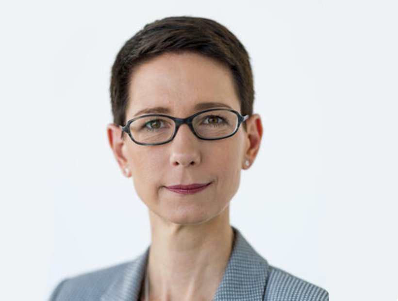 Christine Rademacher ist seit 2017 Divisional Head Financial Engineering sowie Mitglied im Board Lending bei der Commerzbank AG. Die gebürtige Hannoveranerin startete ihre Karriere als Kreditanalystin und Firmenkundenbetreuerin. Seit 2004 ist sie Expertin für strukturierte Finanzierungen. Zusätzlich verantwortet sie die Bereiche Mezzanine, gewerbliche Immobilien, öffentliche Fördermittel wie auch ESG & Sustainable Finance für die DACH-Region, Frankreich, Niederlande und Tschechien.