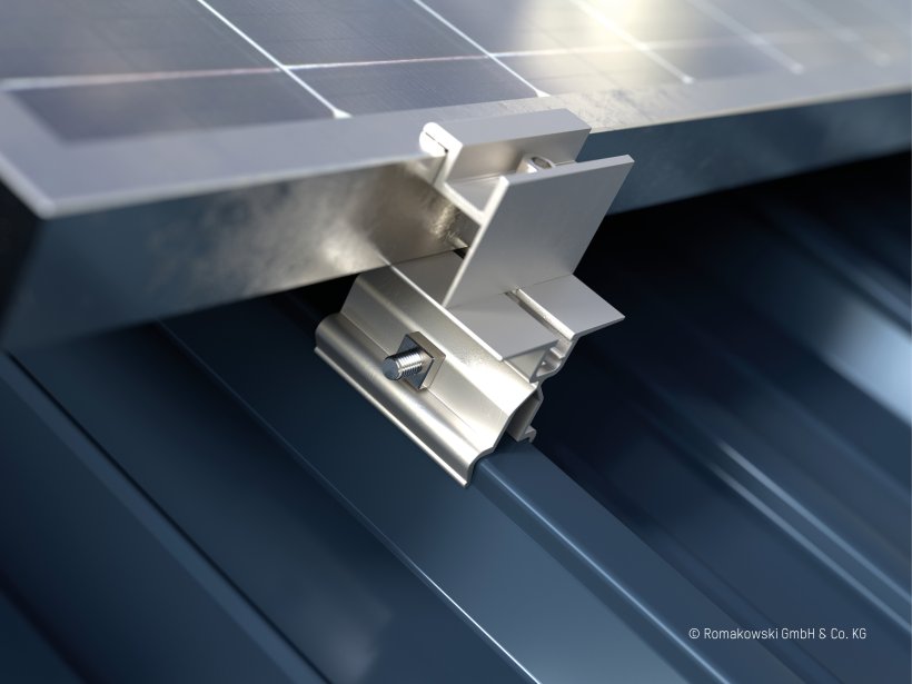 Das neue Dachpaneel Typ RD von Romakowski erleichtert die Montage der Panels einer Photovoltaikanlage –  Bohren ist nicht mehr nötig.