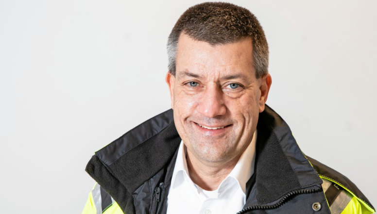 Dr.-Ing. Andre Walter Geschäftsführer Airbus Aerostructures GmbH in Hamburg – schloss im September 2022 mit dem Projekt eine Zusammenarbeitsvereinbarung zur Erstellung eines Fachgebärdenlexikons für die Luftfahrtindustrie ab.