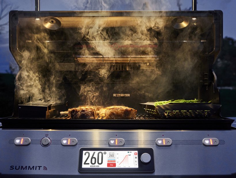 Die Oberhitze Sear Zone durch zusätzlichen Infrarotbrenner – ideal zum Karamellisieren, Braten und Vergolden.