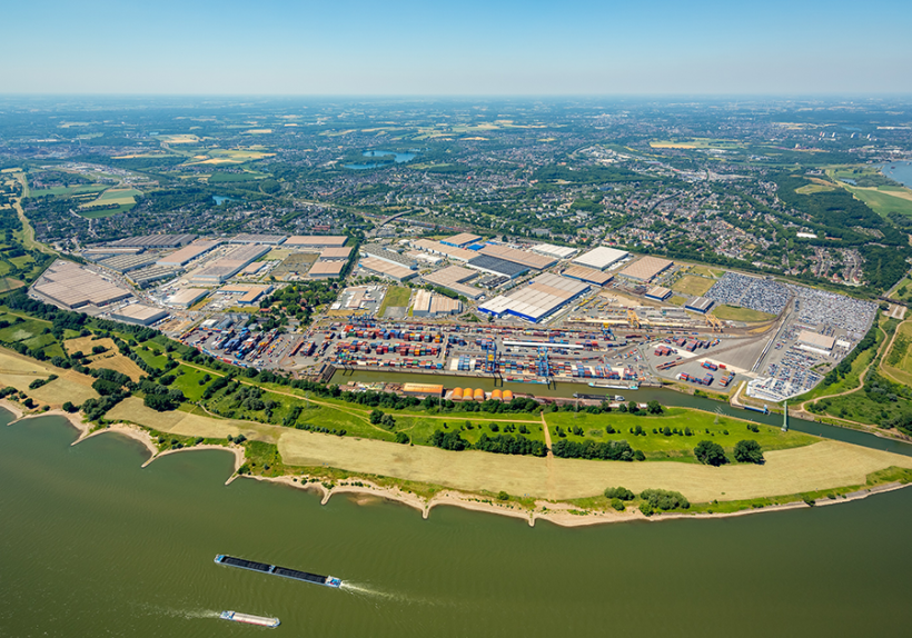 Einst Standort der Krupp-Hüttenwerke, heute Modellfall für die Struktur- erneuerung: das Logistik-Hub "logport I" in Duisburg-Rheinhausen. Mehr als 50 Unternehmen beschäftigen hier inzwischen über 5000 Mitarbeiter. Einst Standort der Krupp-Hüttenwerke, heute Modellfall für die Struktur- erneuerung: das Logistik-Hub "logport I" in Duisburg-Rheinhausen. Mehr als 50 Unternehmen beschäftigen hier inzwischen über 5000 Mitarbeiter.