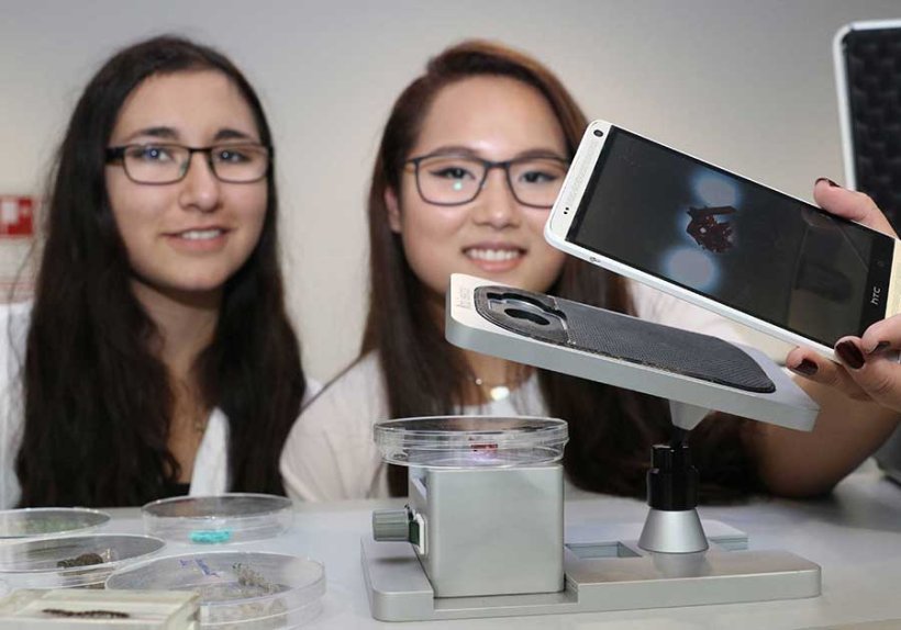 Erfinder aus der ganzen Welt präsentieren jedes Jahr ihre Innovationen und Neuheiten auf der iENA in Nürnberg. Erfinder aus der ganzen Welt präsentieren jedes Jahr ihre Innovationen und Neuheiten auf der iENA in Nürnberg.