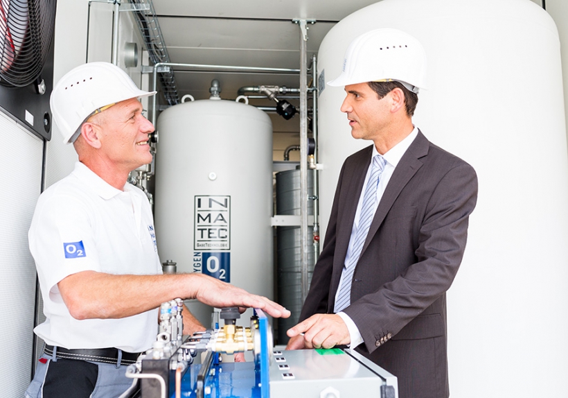 Horst Nowosad (rechts), Sales & Project Engineer, INMATEC GaseTechnologie