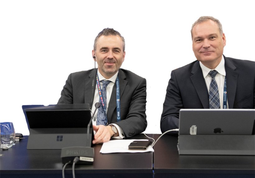 Thomas Jarzombek (MdB), Koordinator der Bundesregierung für die Luft- und Raumfahrt (links) und Dr. Walther Pelzer, DLR-Vorstandsmitglied und Leiter der Deutschen Raumfahrtagentur, bei der ESA-Ministerratskonferenz Ende 2019 im spanischen Sevilla. 