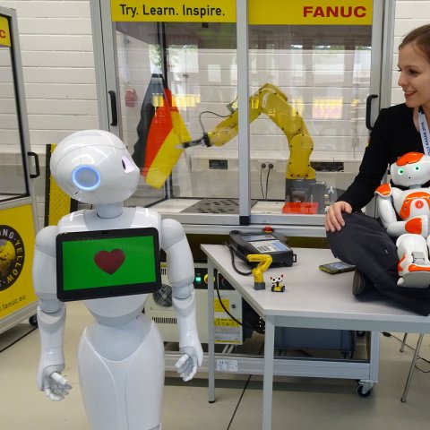 Die Mechatronikerin Sophie Charlotte Keunecke, 30, forscht am Lehrstuhl und Institut für Getriebetechnik, Maschinendynamik und Robotik der RWTH Aachen.